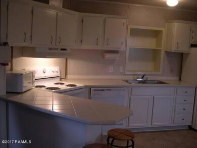 102-A kitchen2
