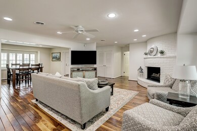 10035 Burgoyne Rd, Houston, TX 77042 - photo 6