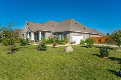 3-web-or-mls-416 Chickadee St Exterior-2