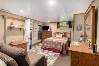 1017 Perry St, Flint, MI 48504 - photo 6