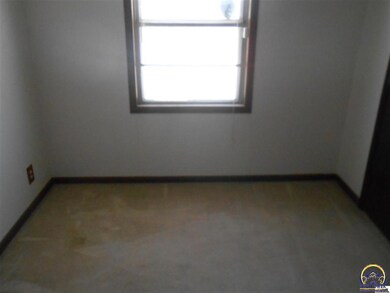 2413 SW Gage Blvd, Topeka, KS 66614 - photo 6