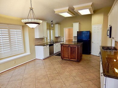 Large Breakfast Table Area