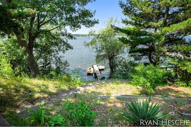 4-web-or-mls-2230 Belding Ave-4