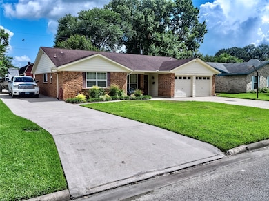 1814 Alta Vista Dr, Alvin, TX 77511 - photo 3