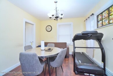 (5) DINING ROOM