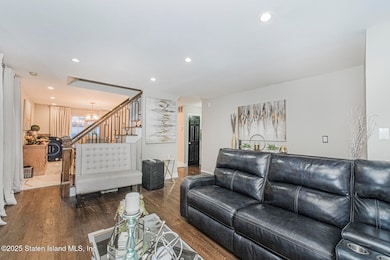 122 Clay Pit Rd, Staten Island, NY 10309 - photo 4