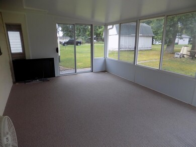 906 Reid St, Lakefield, MN 56150 - photo 5