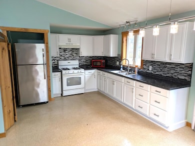 7 Cedric Rd, Pittsburg, NH 03592 - photo 4