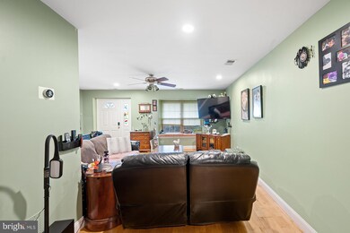 411 Snowflake Cir, Norristown, PA 19403 - photo 5