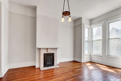 1211 Guerrero (Upper Unit) - Living Room with bay 