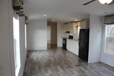 13 Dunlop Ave, Mechanic Falls, ME 04256 - photo 6