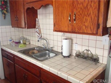 825 W Spruce St, Compton, CA 90220 - photo 7