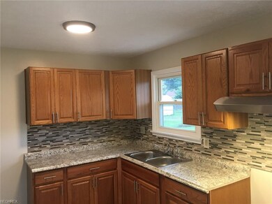 1911 E 39th St, Lorain, OH 44055 - photo 2