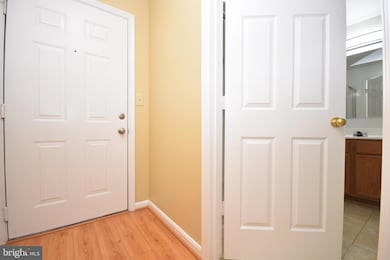 11000 Kinship Ct unit 301, Manassas, VA 20109 - photo 5