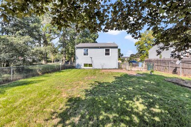 3821 Burchfield Dr, Lansing, MI 48910 - photo 5