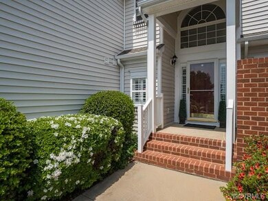 Charming entrance with Palladian window, sidelight