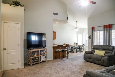 3131 N Bridle Ave, Fresno, CA 93727 - photo 3