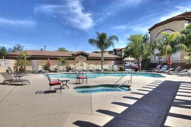 006_Pool View