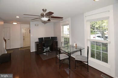 9978 Hemlock Woods Ln, Burke, VA 22015 - photo 5