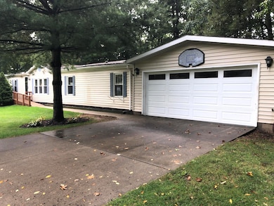 4262 Arrow Wood Curve, Benton Harbor, MI 49022 - photo 2