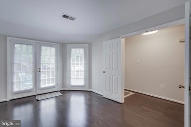 5819 Linden Square Ct, Rockville, MD 20852 - photo 7