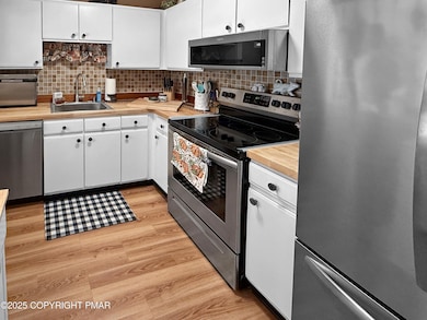 274 Nittany Ct - Kitchen1