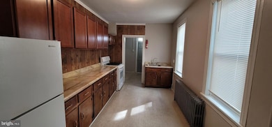 1048 Muhlenberg St, Reading, PA 19602 - photo 6