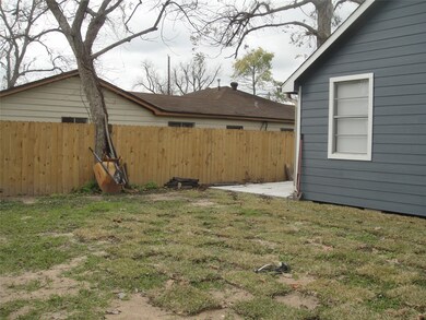 4006 Caplin St, Houston, TX 77026 - photo 7