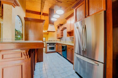 10181 E Cypress Ct, Pembroke Pines, FL 33026 - photo 6