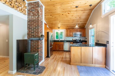 15 Old Flying Point Rd - Kitchen