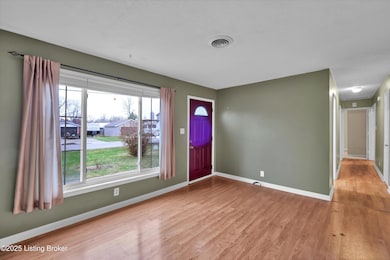 7509 Sherrard Dr, Louisville, KY 40258 - photo 4