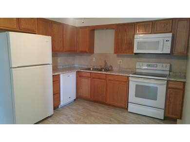 80 Robert Ct unit B, Manchester, NH 03103 - photo 2