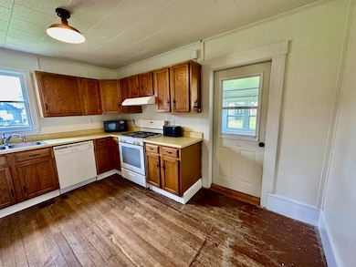 410 Gale St, Canaan, VT 05902 - photo 7