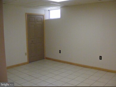 194 Strawberry Ln, Perkasie, PA 18944 - photo 6