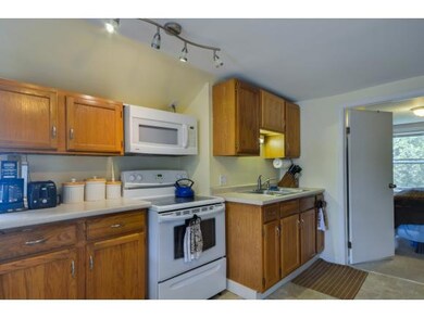92 B St W unit B, Winooski, VT 05404 - photo 6
