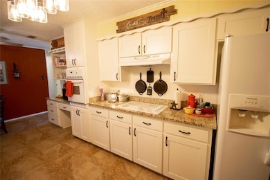 5710 Cortez Dr, Granbury, TX 76049 - photo 6