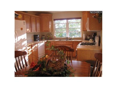 Another view of bright & cheery kitchen.