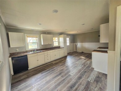 335 S Locust St, Dexter, MO 63841 - photo 2