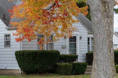 433 Studebaker St, Mishawaka, IN 46544 - photo 2