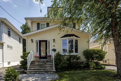 02_House Front-3