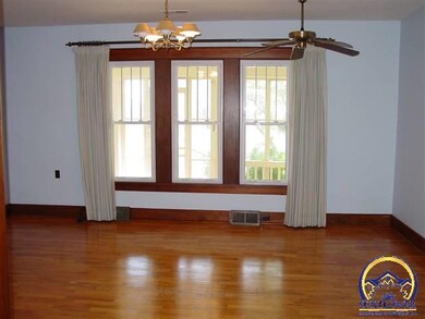 102 Madison St, Oskaloosa, KS 66066 - photo 7