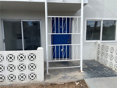 537 Calcaterra Cir unit C, Las Vegas, NV 89119 - photo 2