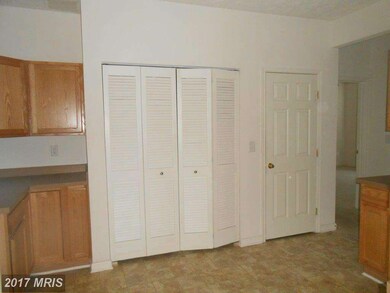 5477 Glenthorne Ct, Rosedale, MD 21237 - photo 4