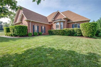 Beautiful all brick house in one of Spring Hill's most desired neighborhood!