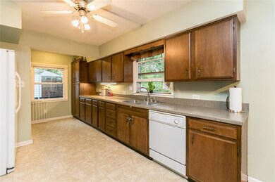 3011 Wilson Ave SW, Cedar Rapids, IA 52404 - photo 5