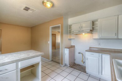 Kitchen (3)-SMALL