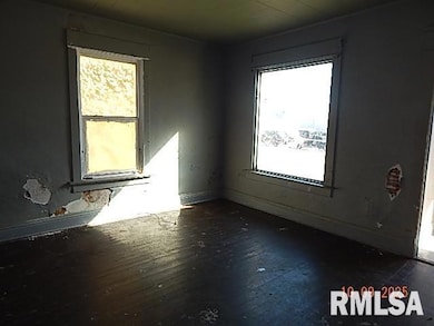 1410 W 4th St, Davenport, IA 52802 - photo 4