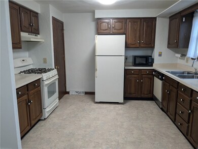 Spacious Kitchen with appliances