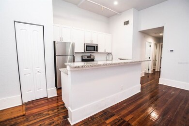 1090 10th St N, Saint Petersburg, FL 33705 - photo 5