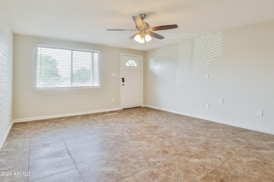 017-photo-living-room-11958890